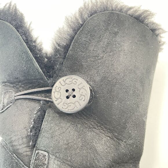 Ugg Australia Bailey Button 5803 Black Suede Sheepskin Boots Women’s Size 7 - Picture 8 of 12